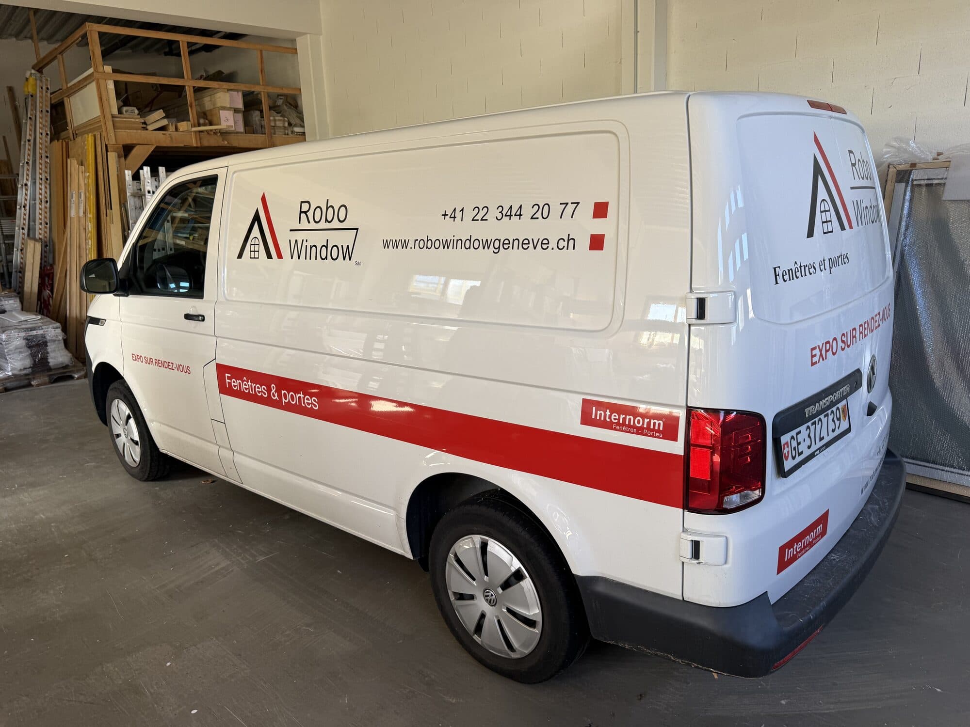 Camionnette Robo Window dans l’atelier, prête pour une pose