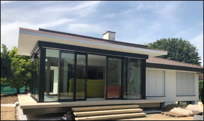 Extension de villa à Vessy avec grandes surfaces vitrées bois/aluminium